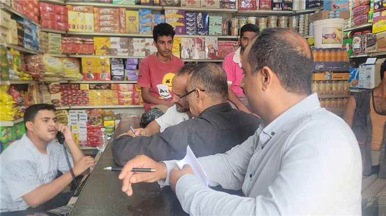 المدير العام بكر الشاعري ينفذ حملة ميدانية رقابية لضبط الأسعار في أسواق مديرية قعطبة