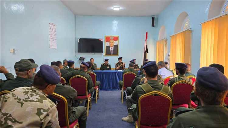 الأكحلي يوجه برفع الجاهزية الأمنية وتوسع الانتشار تنفيذاً لتوجيهات مجلس الدفاع الوطني