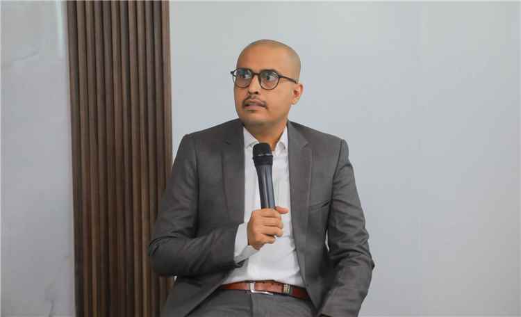 الخنبشي يعزي وزير التعليم العالي والبحث العلمي الأسبق في وفاة نجله "عبدالرحمن"