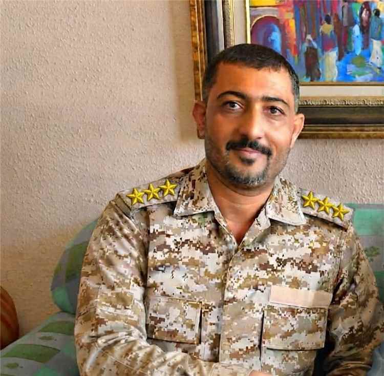 النقيب صالح ديمح المحثوثي يهنئ اللواء الدكتور مختار الرباش بمناسبة تعيينه قائداً لمحور أبين