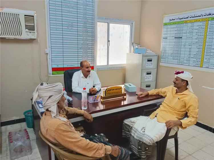 مدير عام مكتب الصناعة والتجارة في محافظة لحج حاميم الحوشبي يلتقي باالدكتور وحيد البكيلي