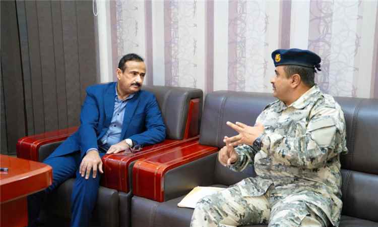 محافظ شبوة يوجّه بإنشاء مركز رقابي جديد لخفر السواحل لتعزيز منظومة الحماية البحرية وتطوير قدراتها