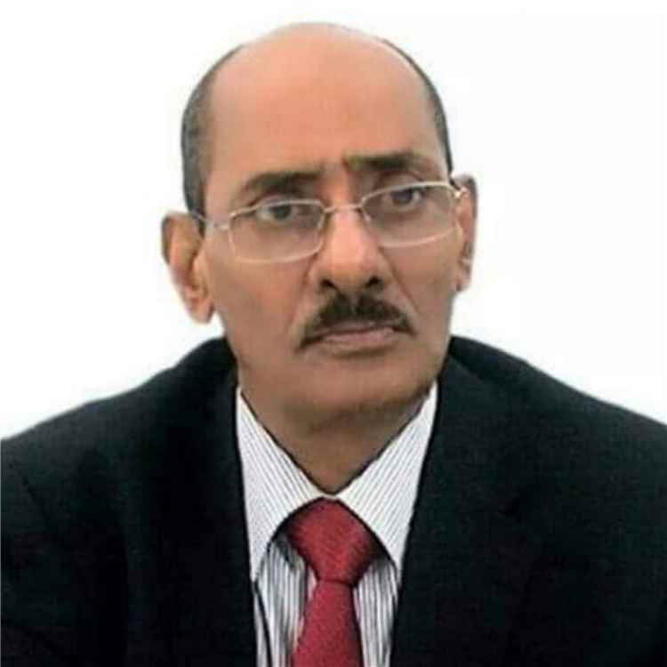 عضو مجلس الشورى المناضل أحمد عبد الله المجيدي يعزي الصحفي صديق الطيار في وفاة والده