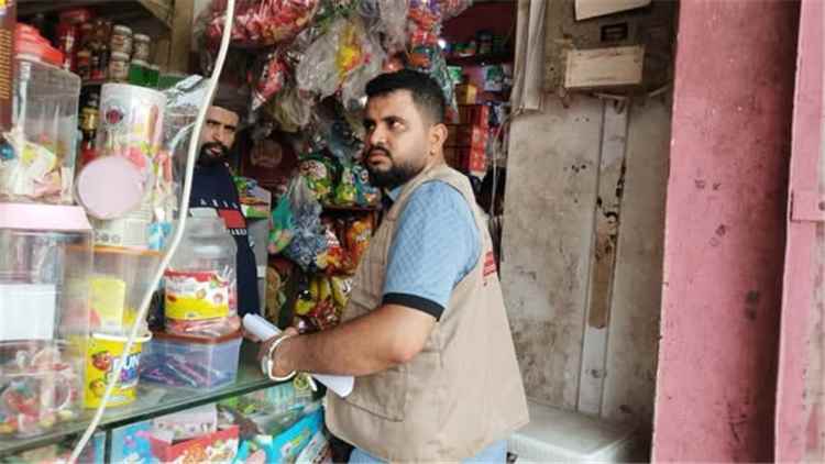 صناعة المنصورة تغلق 7 محلات تجارية مخالفة وتحرر مخالفات سعرية