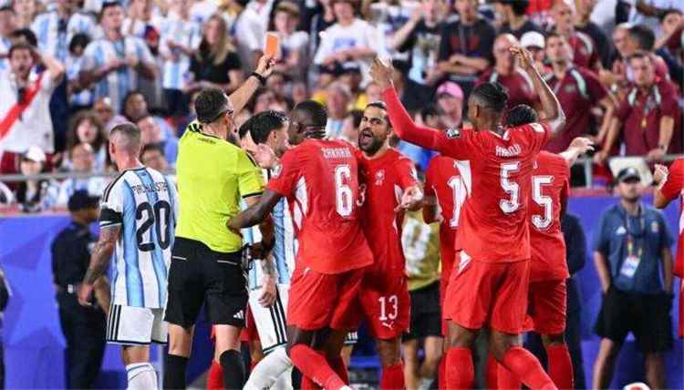 إيفاب يقر بخطأ طرد إمبولو أمام الأرجنتين في مونديال 2026 لمخالفته بروتوكول الـ VAR