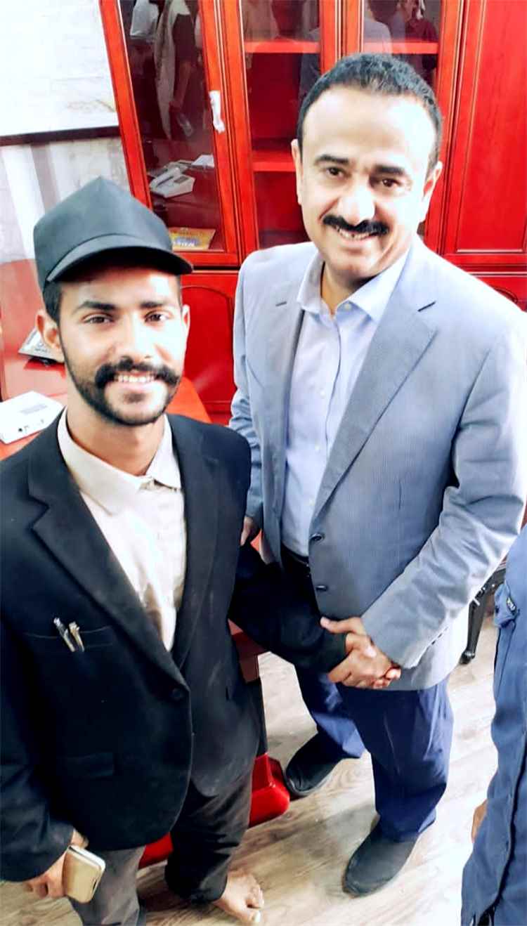 أبو أحمد بن غديد يهني الشيخ السلطان / عوض محمّد ابن الوزير  بمناسبة قدوم نجله الجديد