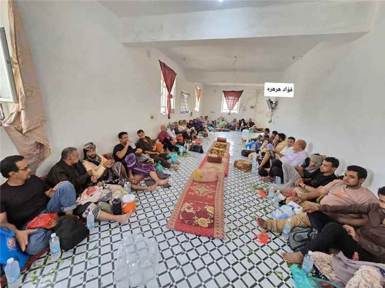 توافد العشرات من المعزين إلى الحصين لتقديم واجب العزاء لأسرة الفقيد شهيد الواجب هاني الفقية