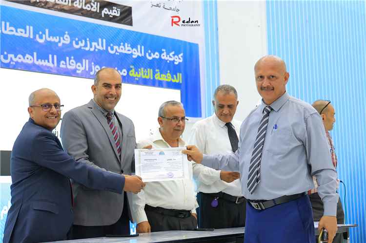 جامعة تعز تحتفي بكوكبة من كوادرها الإدارية وتكرّم المتميزين ورواد استعادة الحياة الجامعية