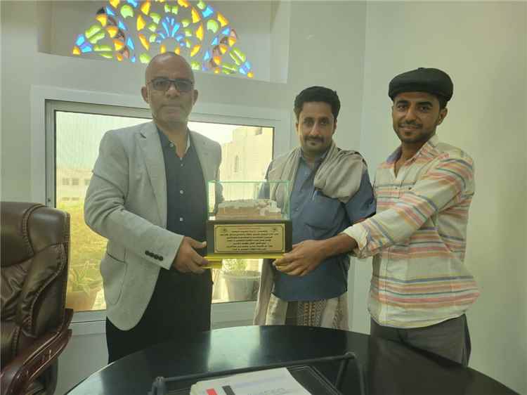لقاء بالمكلا يعزز التعاون بين صندوق النظافة والتحسين بساحل حضرموت ووحدة النظافة والتحسين بمديرية شبام