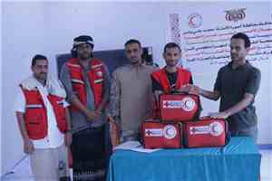 الهلال الأحمر بالمهرة يقدّم حقائب إسعافات أولية لمصلحة الدفاع المدني لتعزيز الجاهزية للطوارئ