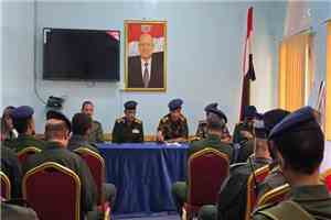 مدير عام شرطة تعز يترأس اجتماعا أمنيا ويؤكد رفع الجاهزية القصوى وتعزيز الانتشار الأمني
