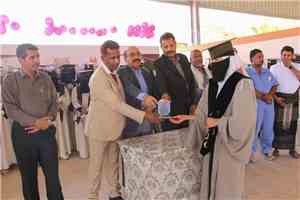 مدير تربية ساحل حضرموت ومدير مديرية غيل بن يمين يحضران حفل تخرج أول دفعة ثانوية عامة (بنات) بالمديرية