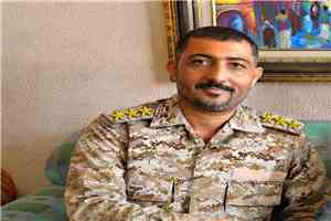 النقيب صالح ديمح المحثوثي يهنئ اللواء الدكتور مختار الرباش بمناسبة تعيينه قائداً لمحور أبين