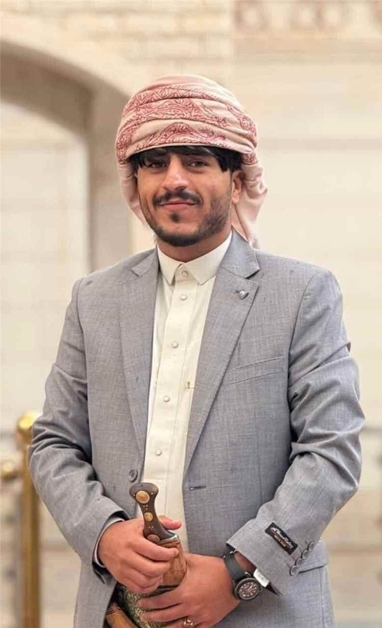 أحمد عبدالله العرامي وأولاده يهنئون الشاب سعد جمال العرامي بمناسبة خطوبته