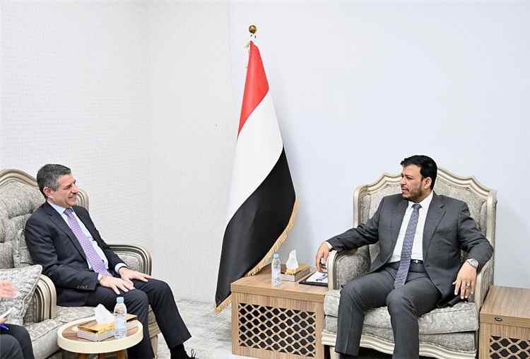 العليمي يودّع السفير الأمريكي ويؤكد أهمية استمرار الدعم الدولي لليمن وتحسين أوضاع عدن