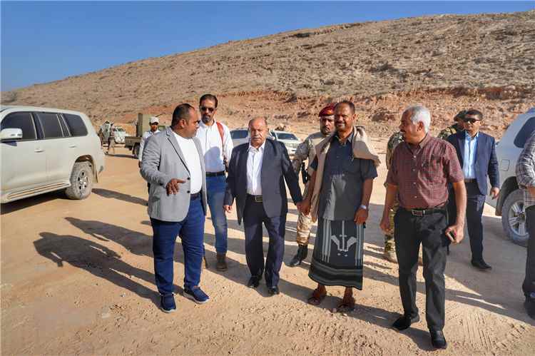 الخنبشي يتابع جاهزية محطة الكهرباء الإسعافية بساحل حضرموت.. وإنجاز المشروع يصل إلى 80%