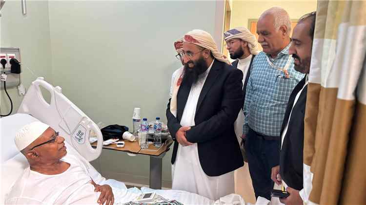 وزير الأوقاف والإرشاد يتفقد الحالات المرضية من حجاج بلادنا بمكة المكرمة ويشيد بالرعاية الصحية المقدمة لهم