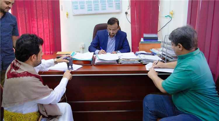 بن الوزير يعتمد خمسة مشاريع جديدة في شبوة لتعزيز الخدمات والبنية التحتية