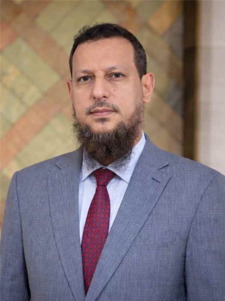 محافظ عدن يحدد أسباب انهيار الكهرباء ويضع الحلول على طاولة مجلس القيادة والحكومة