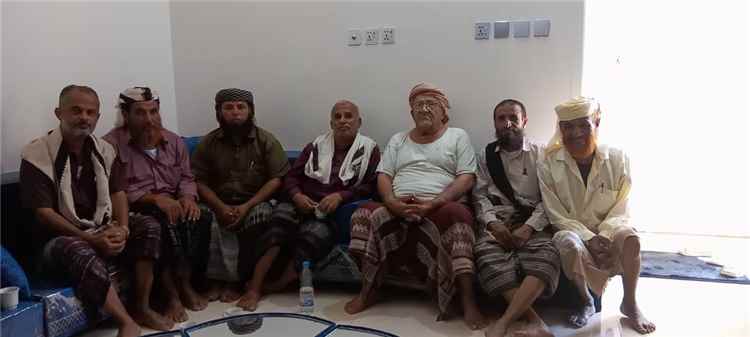 سلامة الأستاذ ناصر عوض موسى علوي تجمع الأسرة التربوية في منزله بلودر !