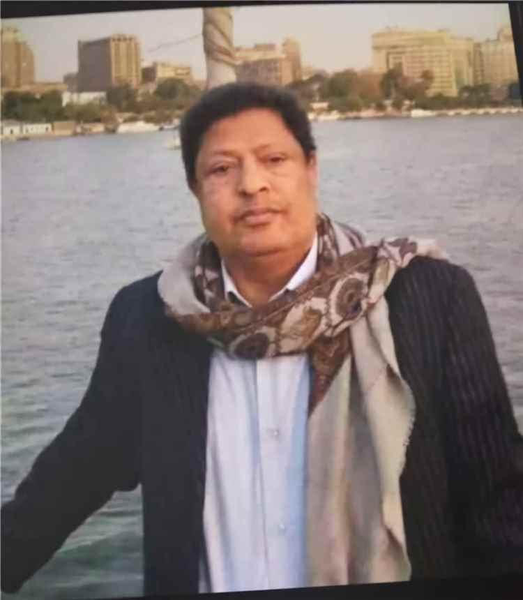 الفريق محمود الصبيحي والمناضل محمد يحيى جابر في مقدمة مستقبلي جثمان فقيد الوطن الكبير فيصل محمود حسن القطيبي