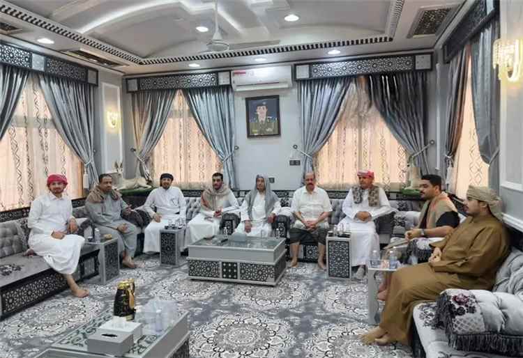 وكيل وزارة الداخلية لقطاع الخدمات المدنية يستقبل وزير الدولة أكرم العامري بسيئون ويبحثان عدداً من القضايا