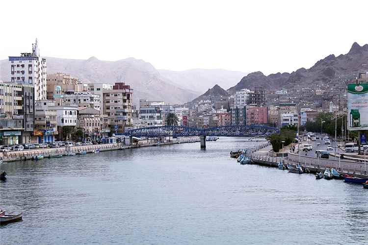 سكان بالمكلا: سماع دوي إطلاق مضادات أرضية تزامناً مع تحليق طائرات مسيّرة
