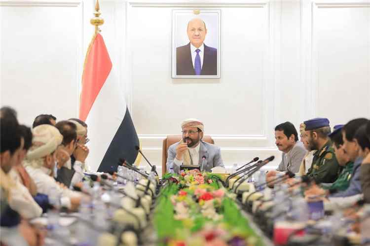 العرادة يترأس اجتماع المكتب التنفيذي لمحافظة مأرب ويشدد على تحسين الأداء والخدمات