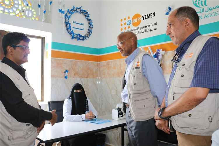 نائب ممثل صندوق الأمم المتحدة للسكان يزور مستشفيي السويدي والمظفر بتعز