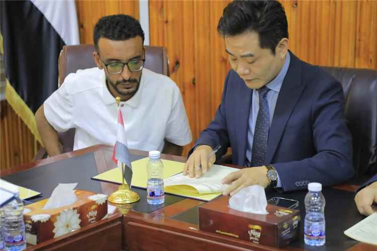 توقيع اتفاقية لإنشاء محطة طاقة شمسية بـ50 ميجاوات في وادي حضرموت