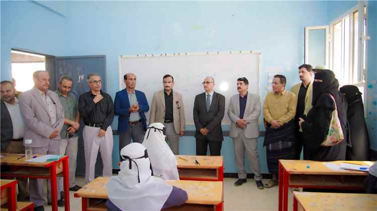يتقدم لها 5 الاف و 386 طالب وطالبة .. محافظ شبوة يدشن امتحانات الثانوية العامة.