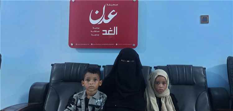 بعد عامين من الاحتجاز.. والدة في عدن تناشد بإحالة ابنها للقضاء أو الإفراج عنه