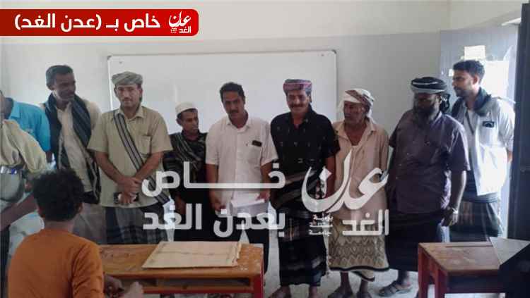 مدير عام مديرية أحور يدشن الامتحانات الوزارية للثانوية العامة في مجمع الزهراء
