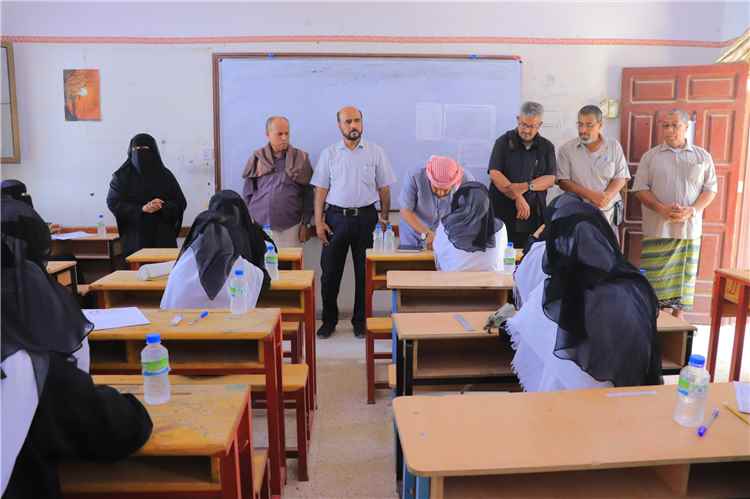 الأمين العام لمحلي القطن ومدير التربية يدشنان اختبارات انهاء شهادة الثانوية العامة بالمديرية
