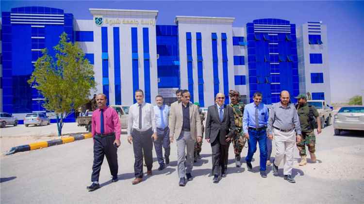 المحافظ ابن الوزير يدشن عملية القيد والتسجيل للطلاب بجامعة شبوة