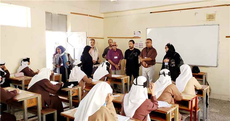 مدير عام مديرية التواهي يدشن امتحانات الثانوية العامة بمديرية التواهي