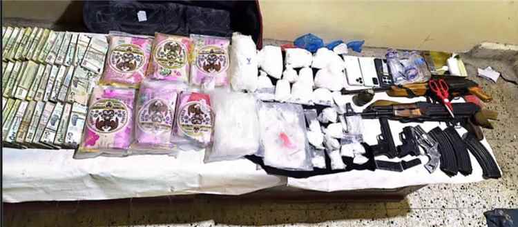 ضبط مروج وبحوزته أكثر من 10 كيلوغرامات من الشبو والحشيش المخدر بالمكلا