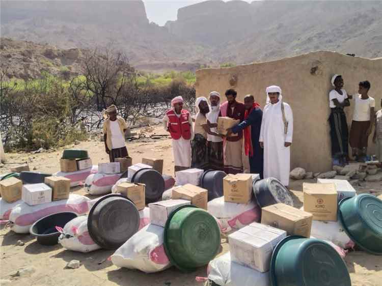 الهلال الأحمر بالمهرة ينفّذ استجابةً طارئةً للمتضررين من حريق منطقة الجريب في وادي المسيلة