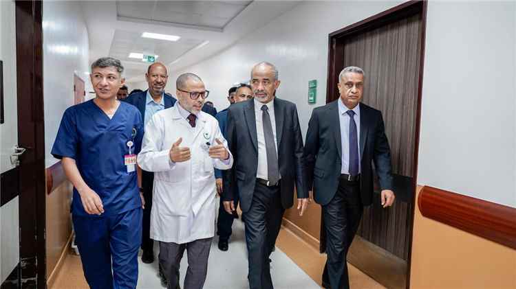 عضو مجلس القيادة الرئاسي الصبيحي يزور مستشفى الامير محمد بن سلمان بعدن
