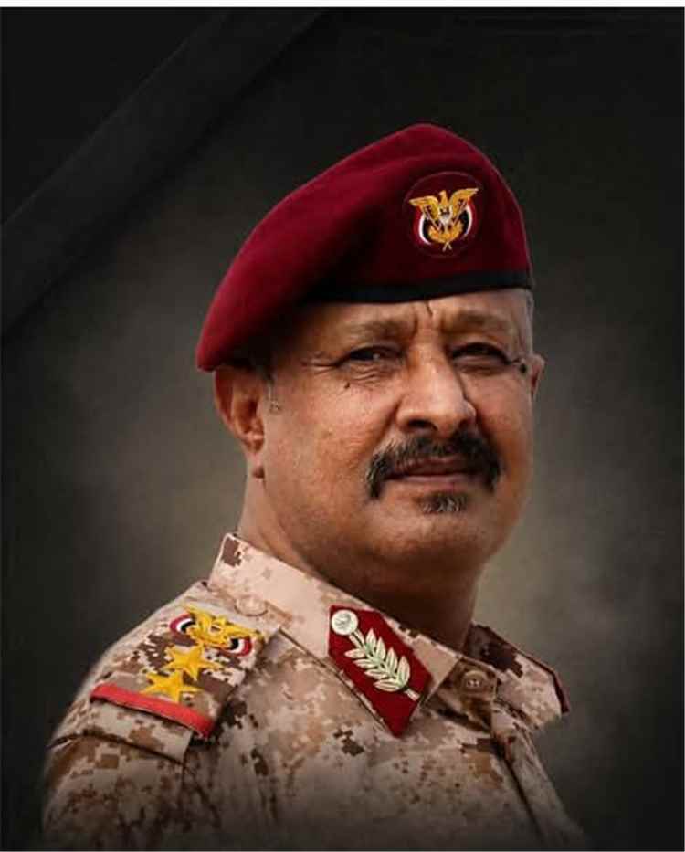 وكيل وزارة الثروة السمكية ومدير عام رضوم يقومان بواجب العزاء في وفاة القميشي أركان اللواء الثاني مشاة بحري