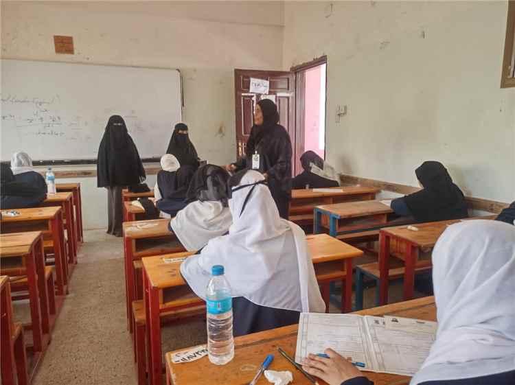 مارب:اللجنة الفرعية والفريق الوزاري يتفقدان سير الاختبارات في عدد من المراكز