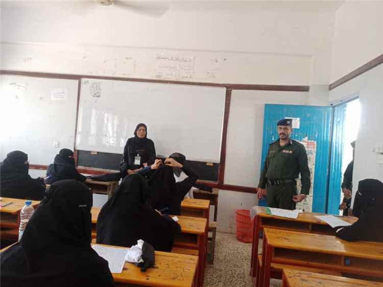 مارب: اللجنة الفرعية والفريق الوزاري يتفقدان سير الاختبارات في عدد من المراكز
