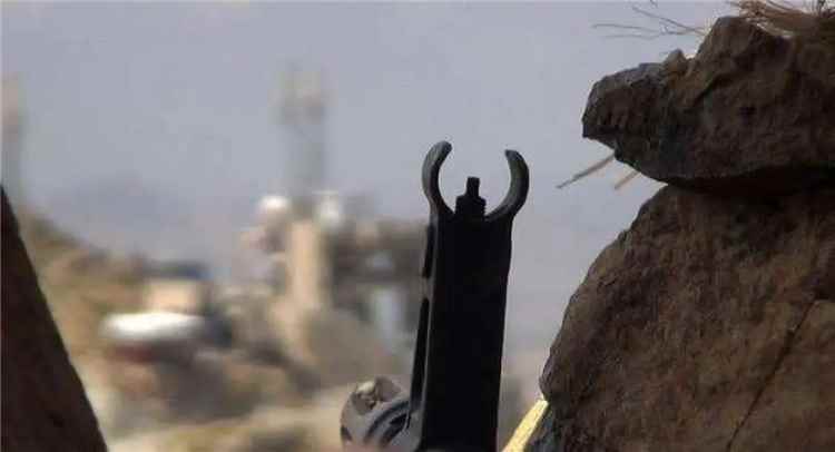مقتل عنصر استطلاع حوثي أثناء محاولته التسلل في جبهة مريس بالضالع