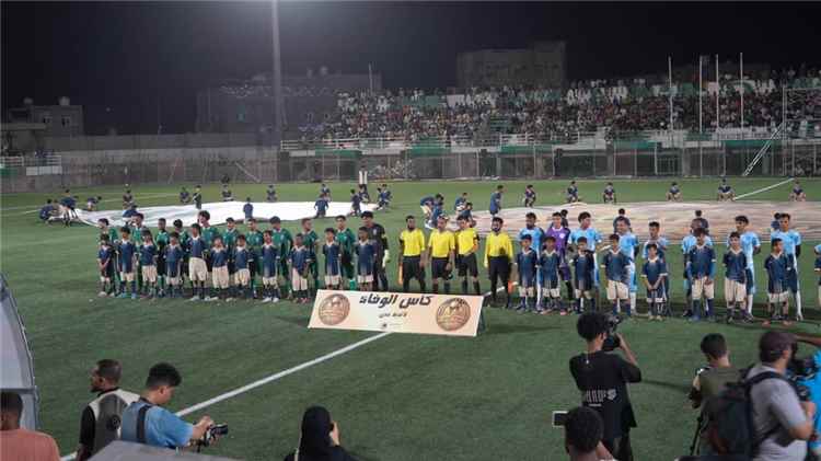 افتتاح استثنائي لبطولة كأس الوفاء في عدن وسط حضور جماهيري كبير وتعادل الوحدة والميناء