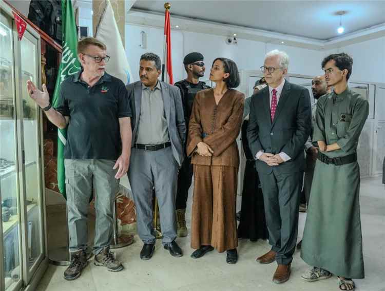 السفير الالماني يشيد بجهود مشروع "مسام" لنزع الالغام في اليمن