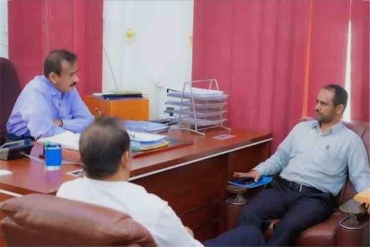 محافظ شبوة يطّلع على الترتيبات الفنية لتنفيذ أول مسح ميداني شامل لمرض التراخوما بالمحافظة