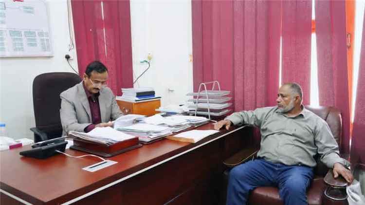 المحافظ بن الوزير يطّلع على نتائج متابعة ملفات الشهداء والجرحى ويشيد بجهود فرع الهيئة بشبوة