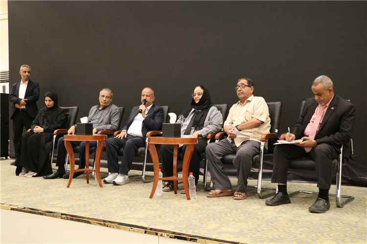 وزير النقل يحضر لقاءً موسّعاً لمناقشة المقترحات الكفيلة بتوفير الخدمات الأساسية لأبناء مدينة عدن