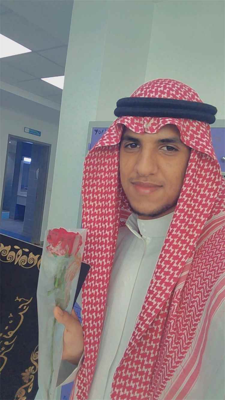 أصيل محمد يسلم نصر بن عطاف يتوج جهوده بالتفوق ويتخرج من الثانوية العامة
