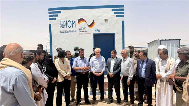 السفير الألماني لدى بلادنا توماس إف. شنايدر يختتم زيارة إلى مأرب ويشيد بحفاوة الاستقبال